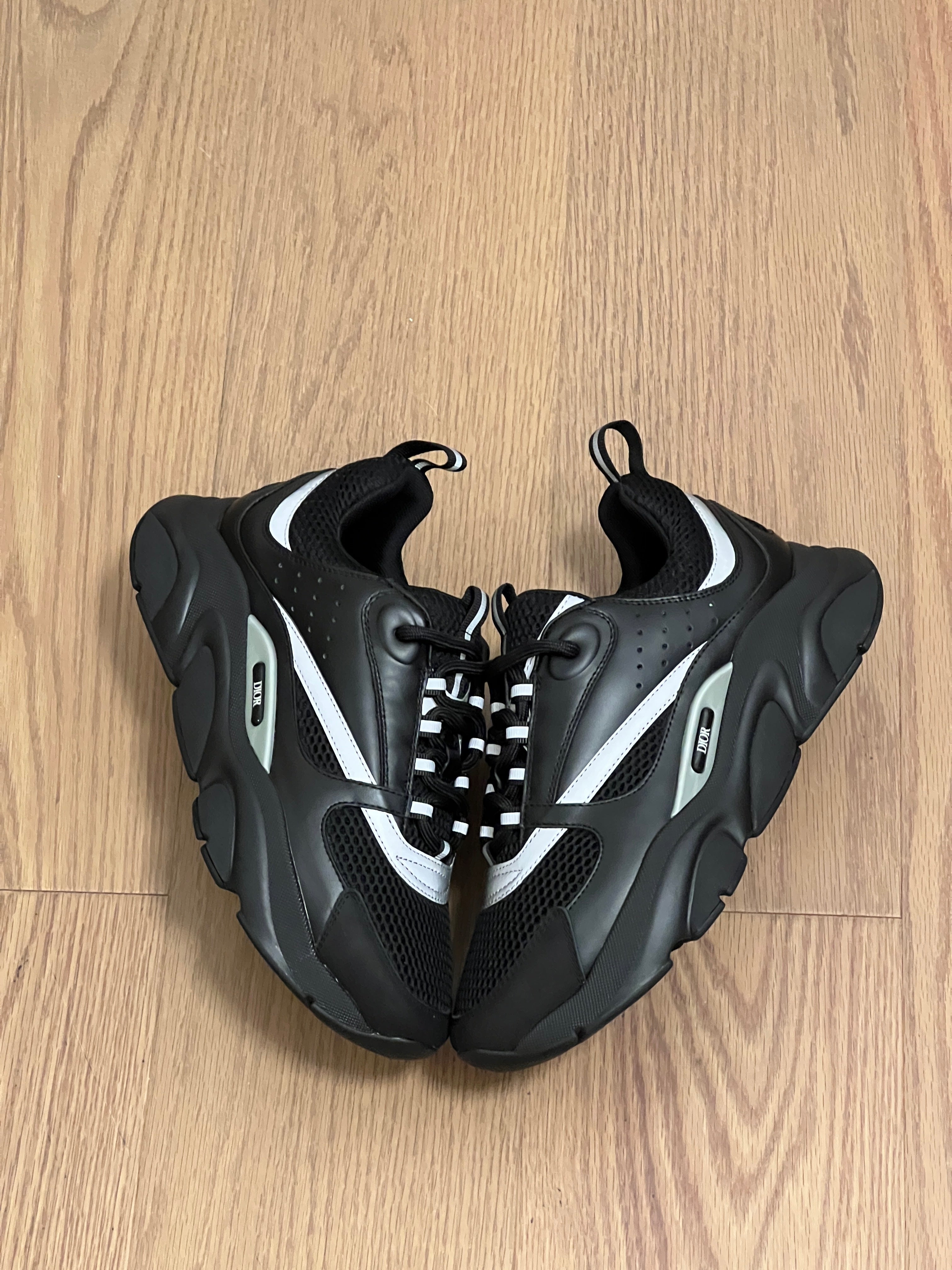 Sneakers B22