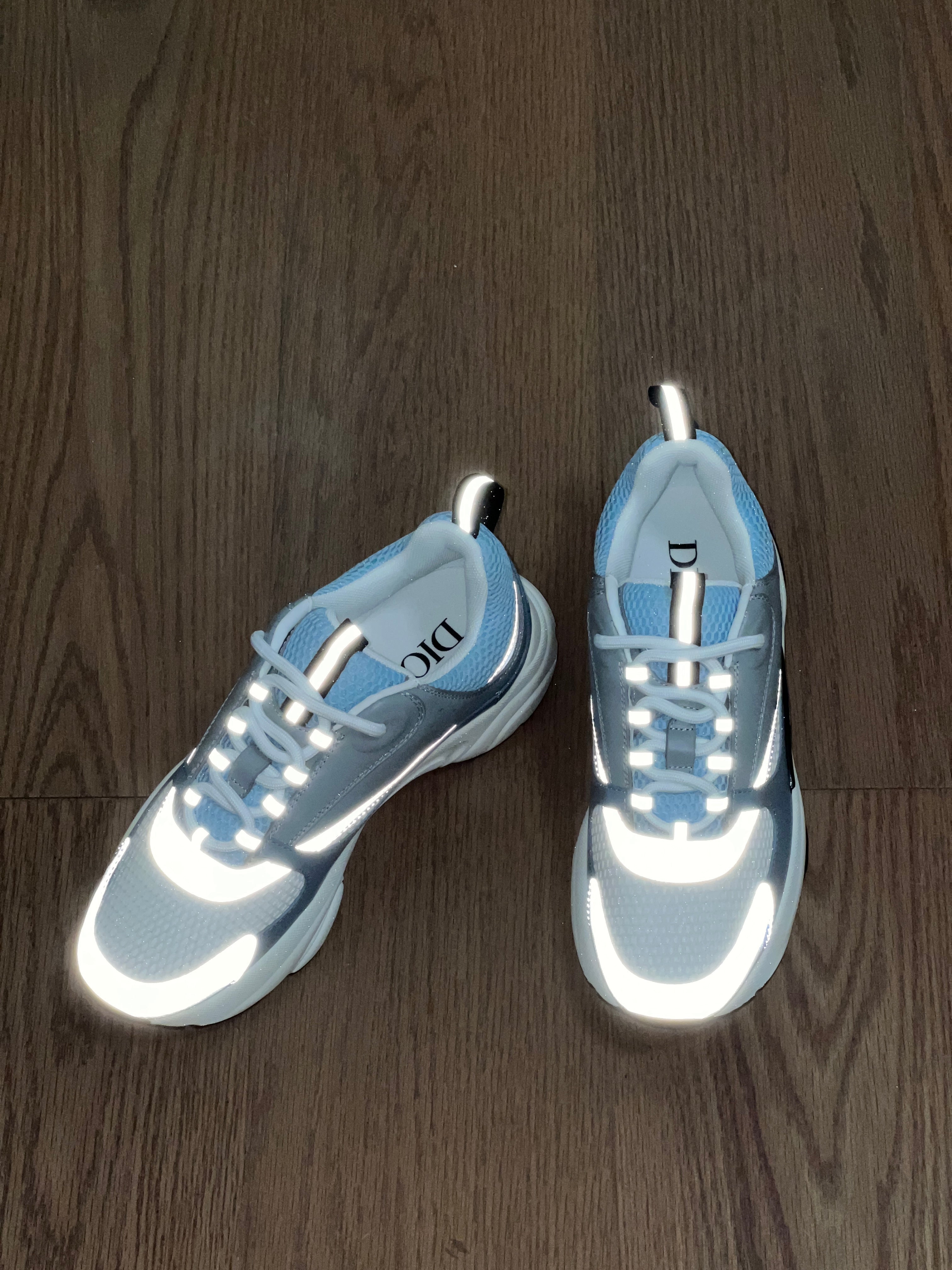 Sneakers B22
