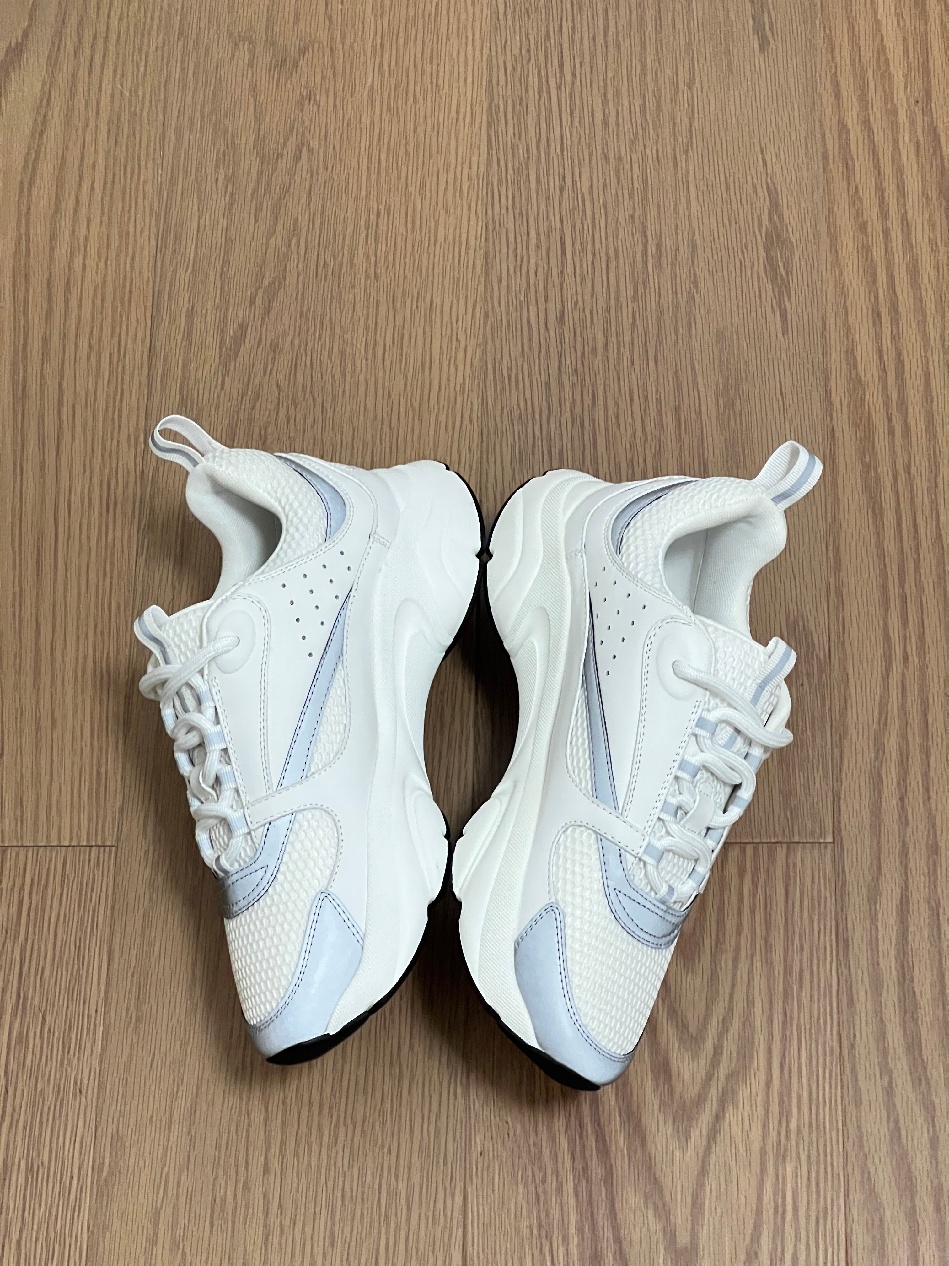Sneakers B22