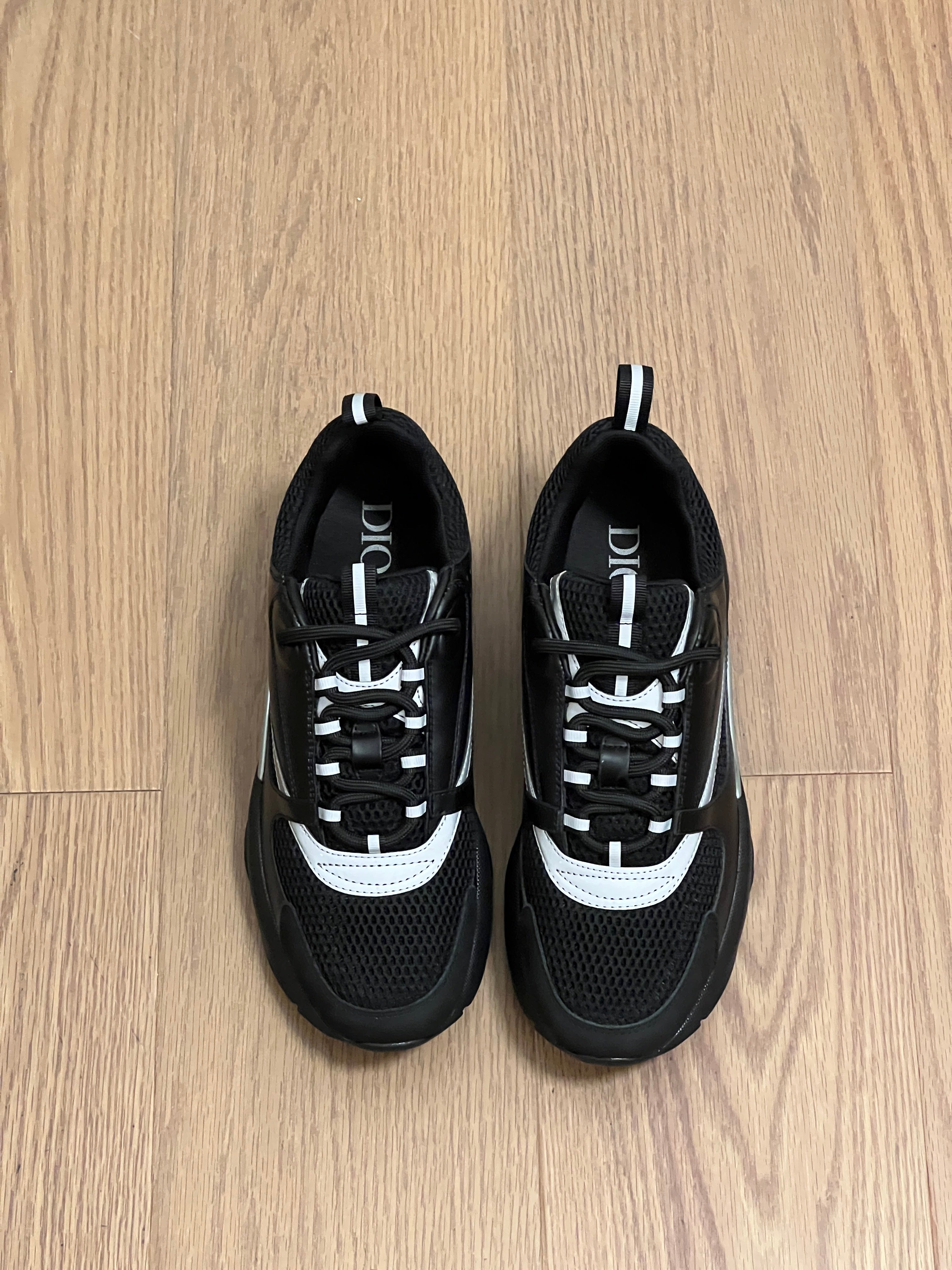 Sneakers B22
