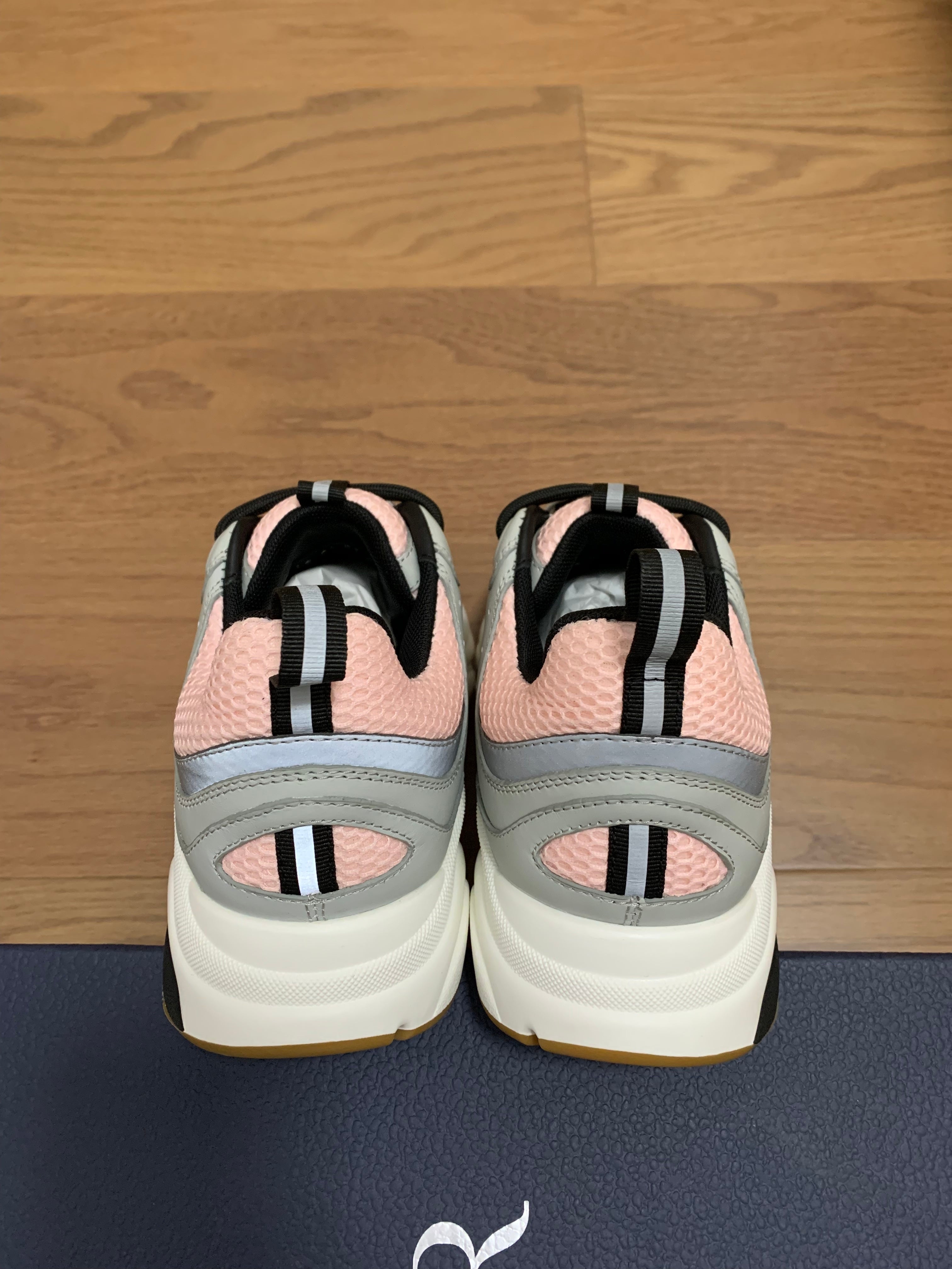 Sneakers B22
