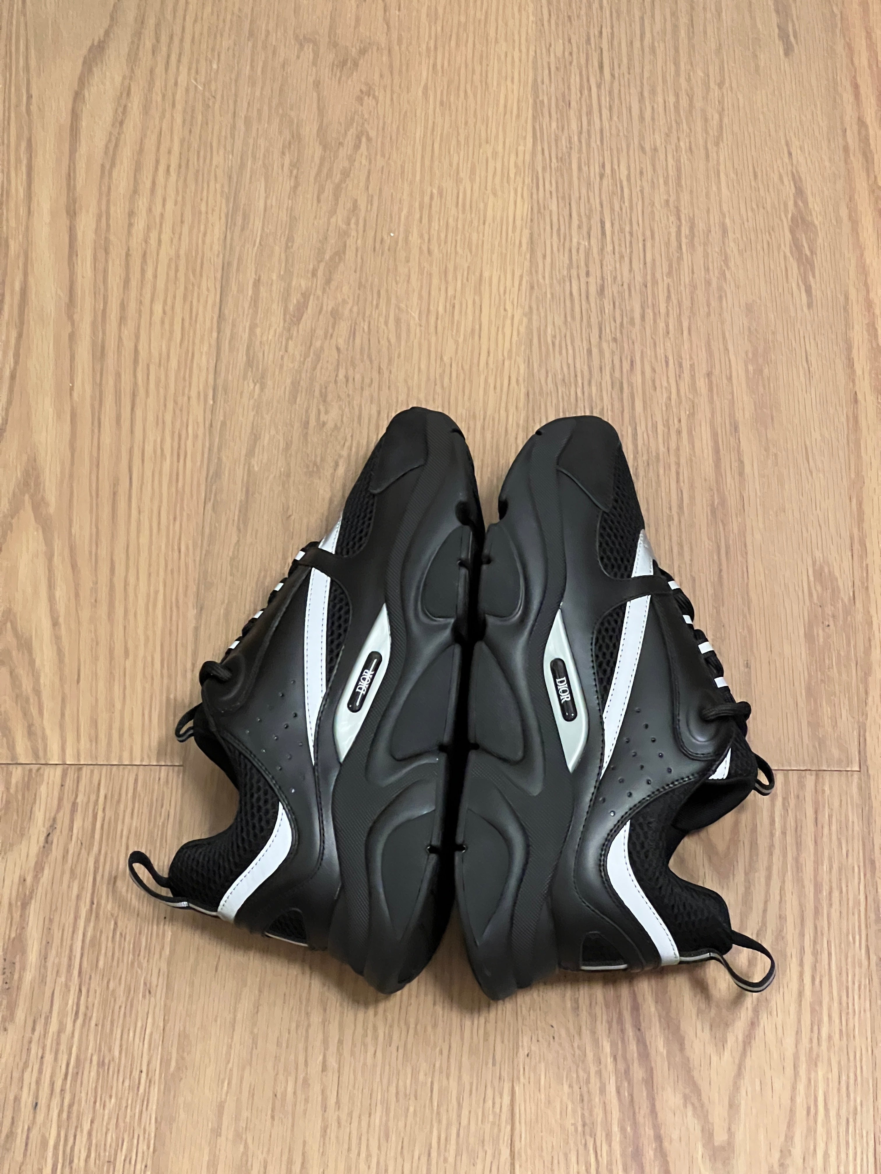 Sneakers B22