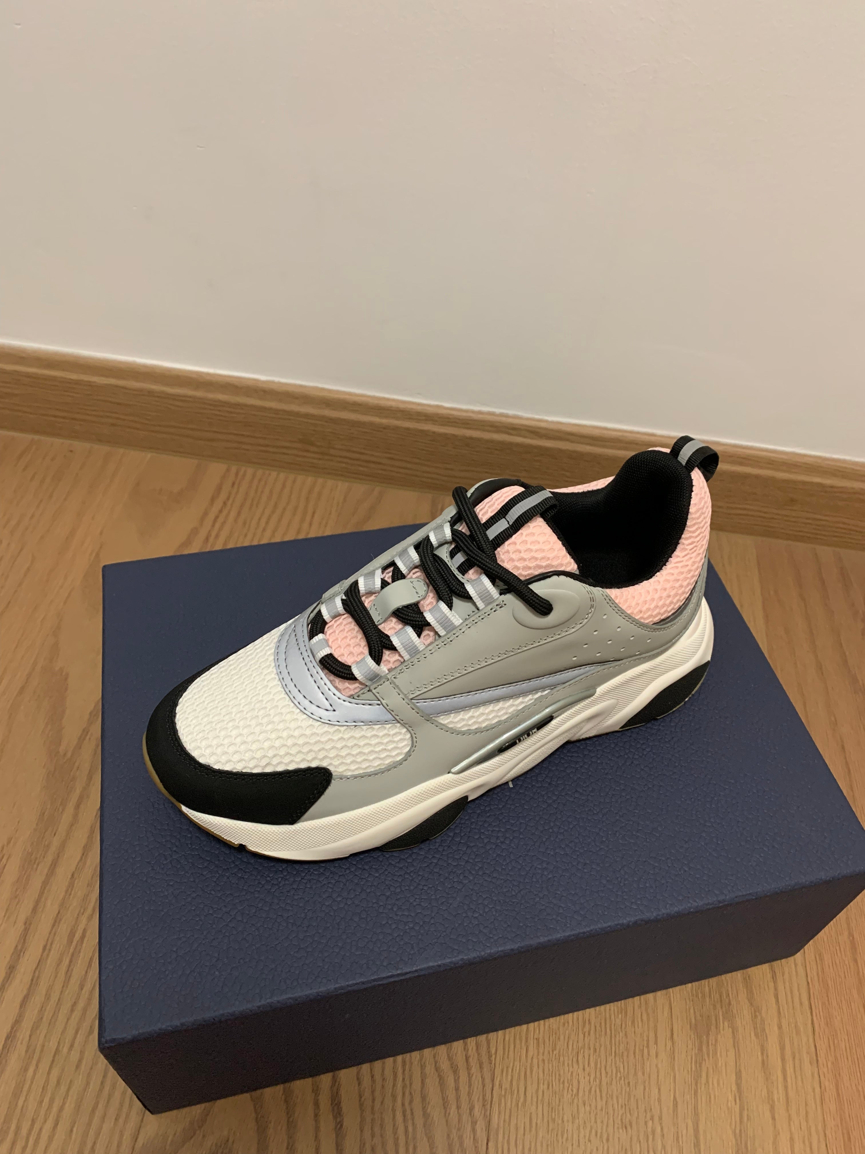 Sneakers B22