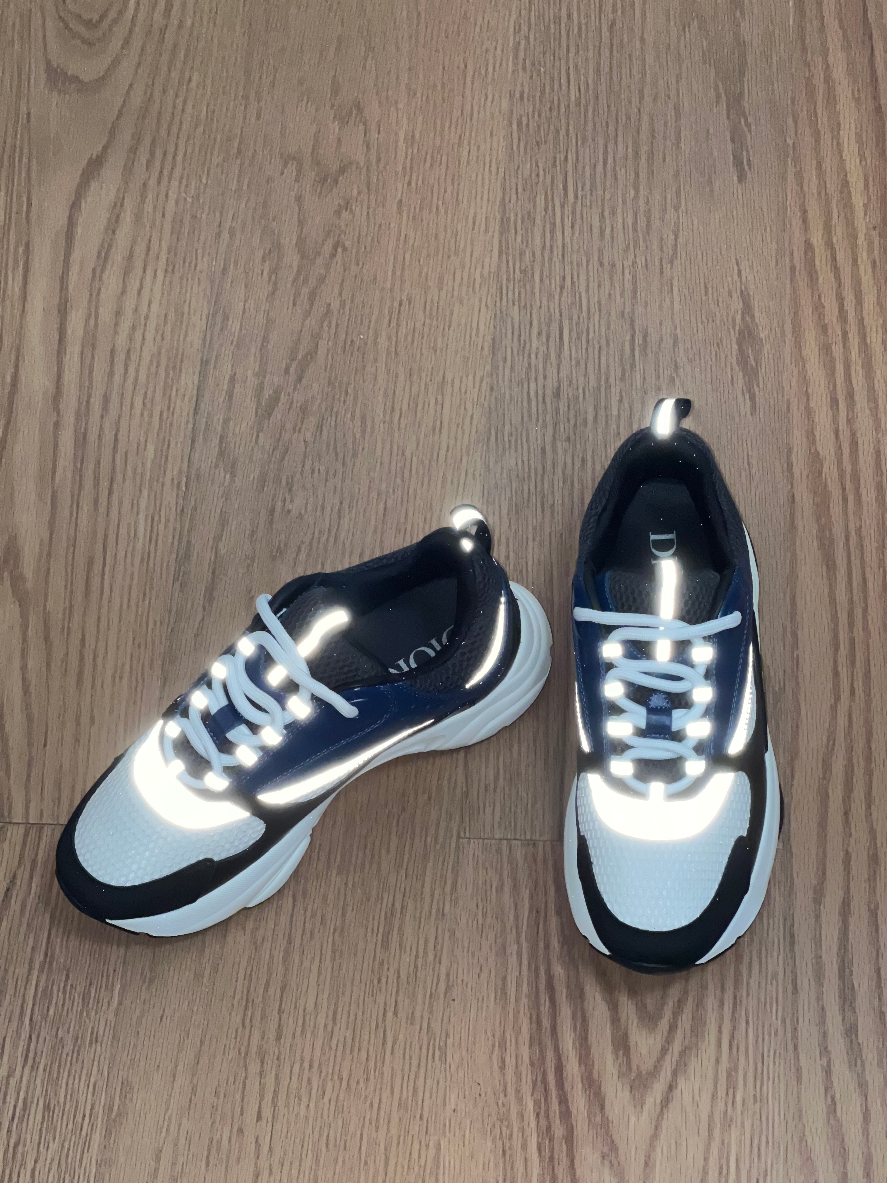 Sneakers B22