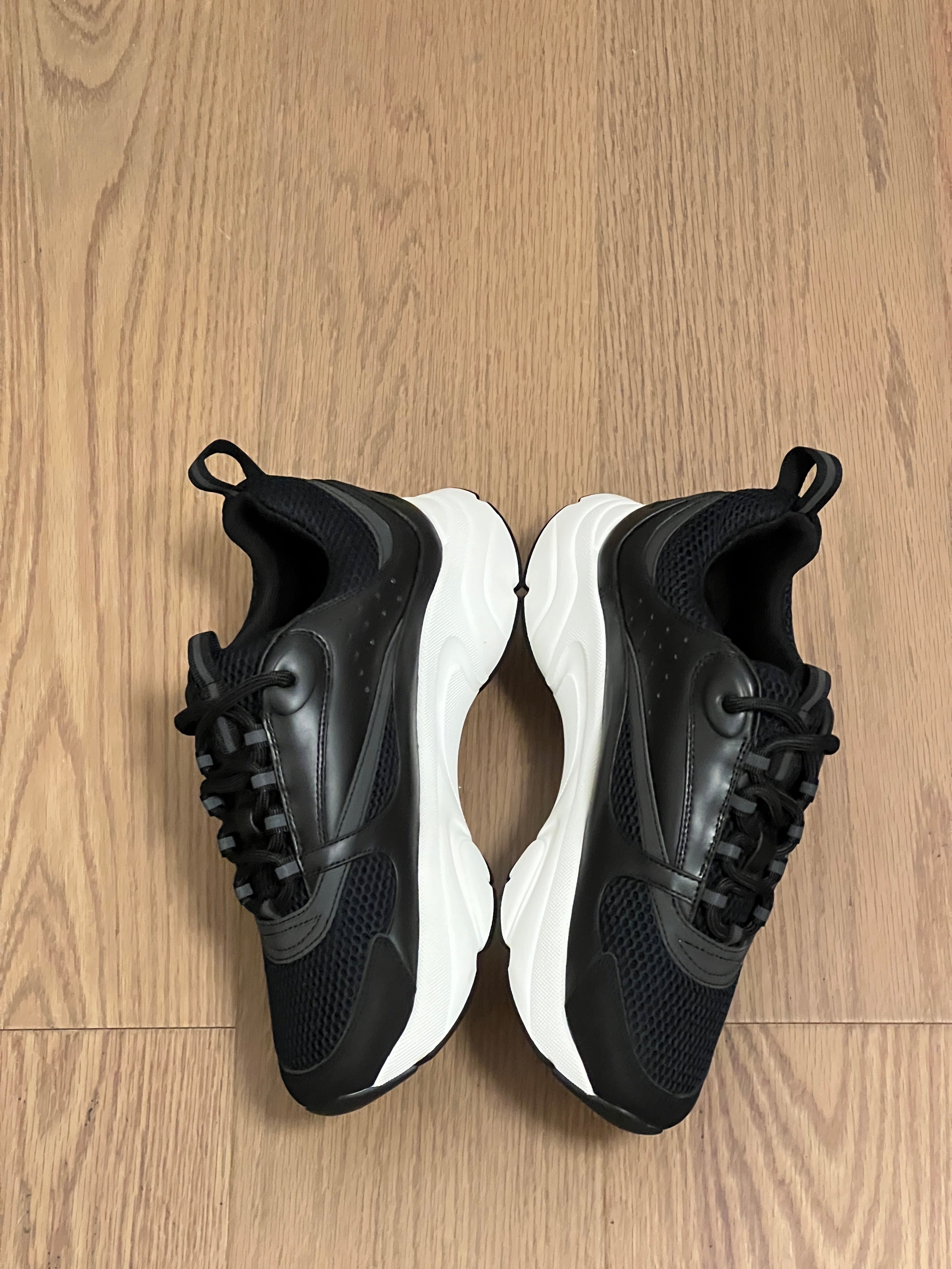 Sneakers B22