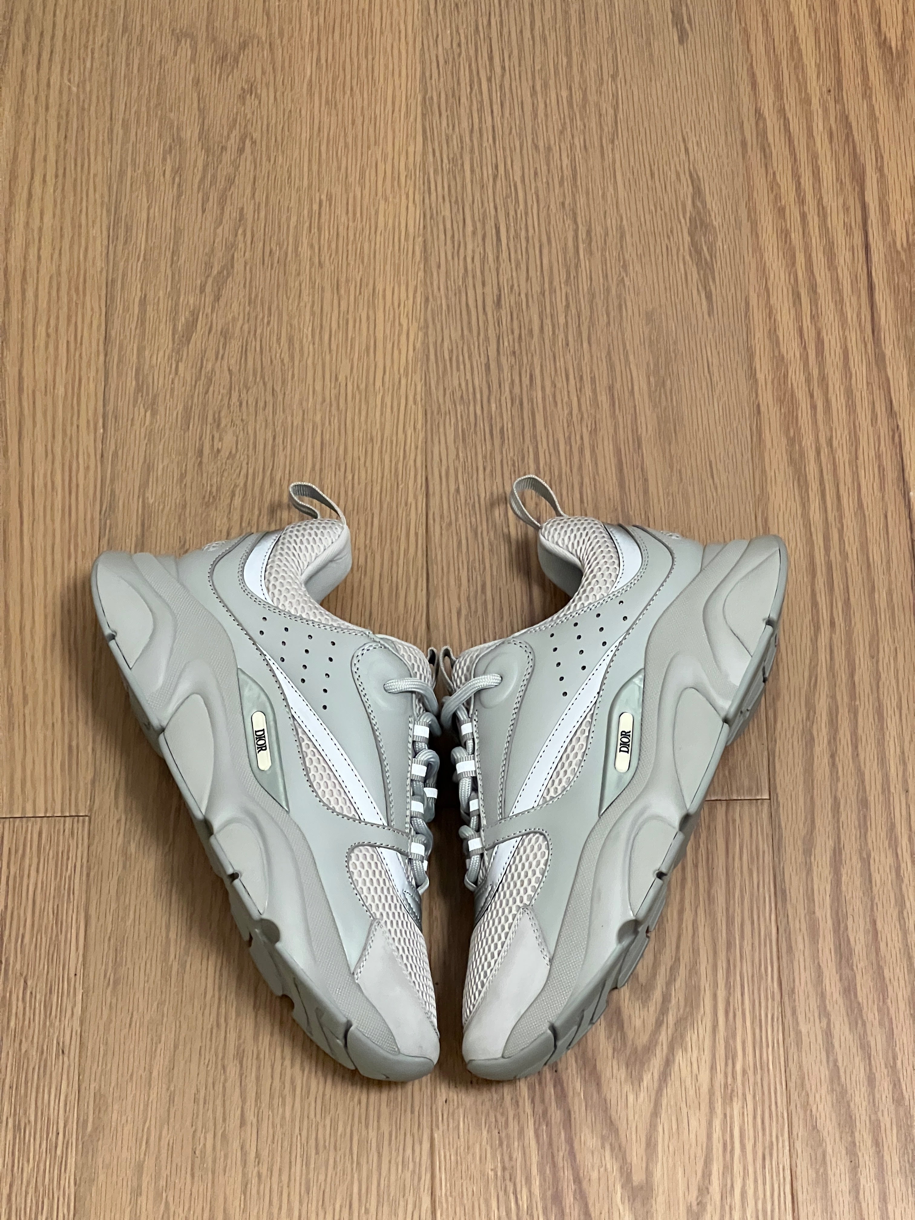 Sneakers B22