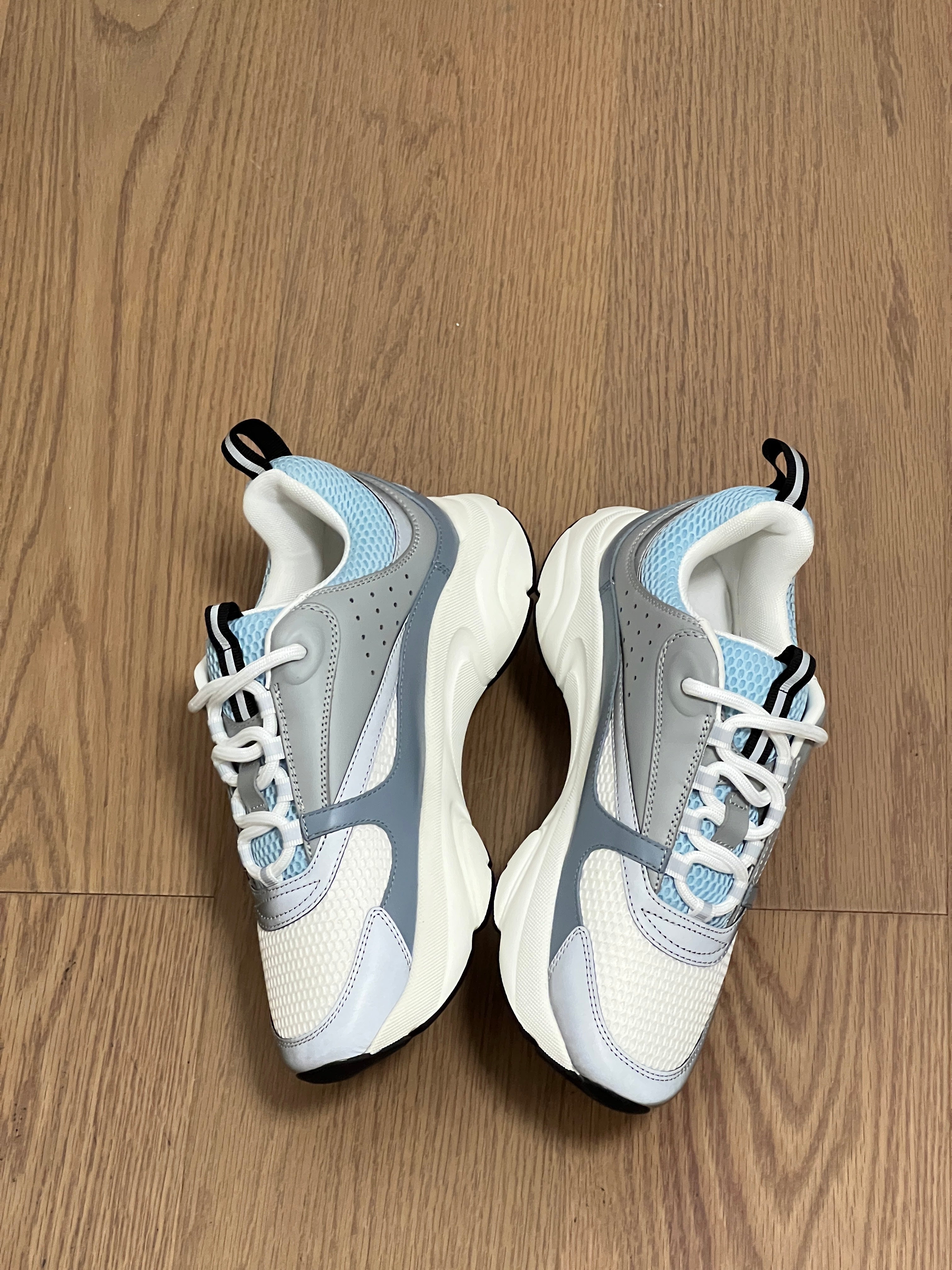 Sneakers B22