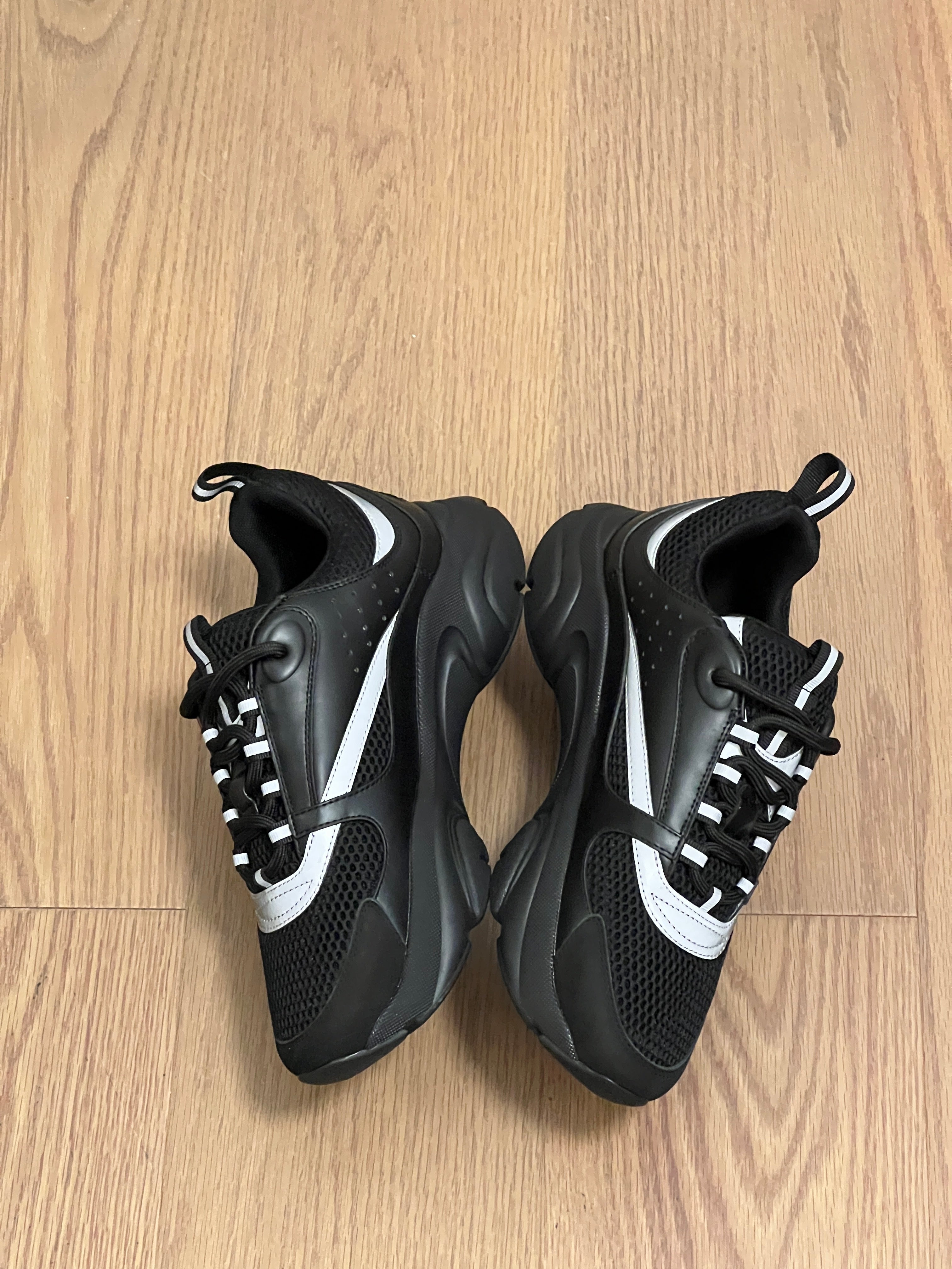 Sneakers B22